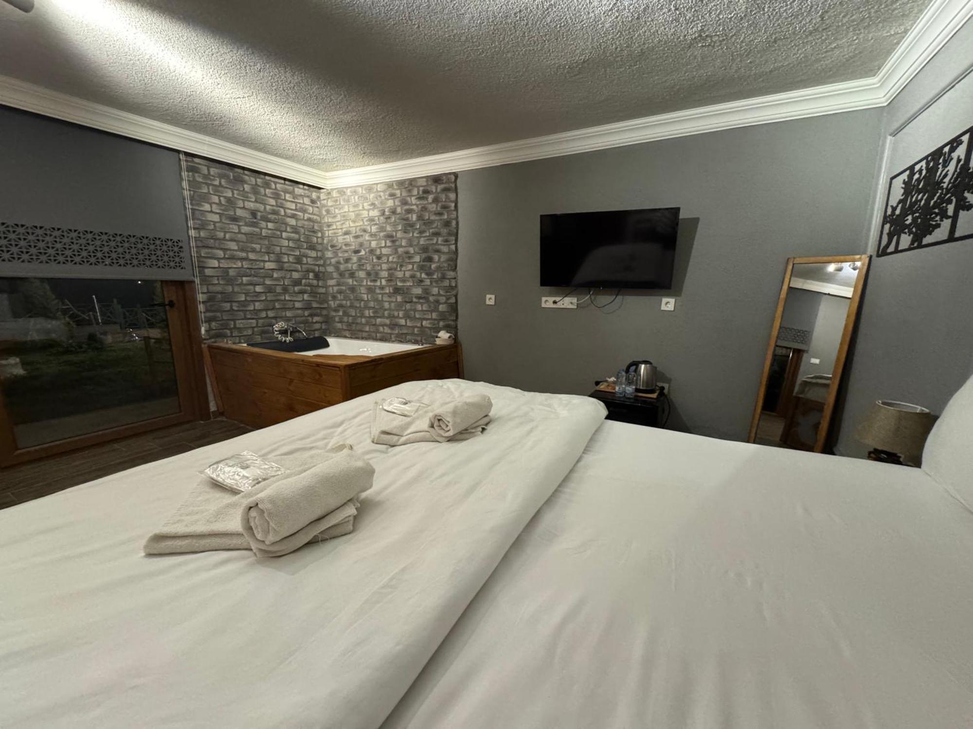 Tas Mahall Luxury Hotel Ağva Eksteriør bilde